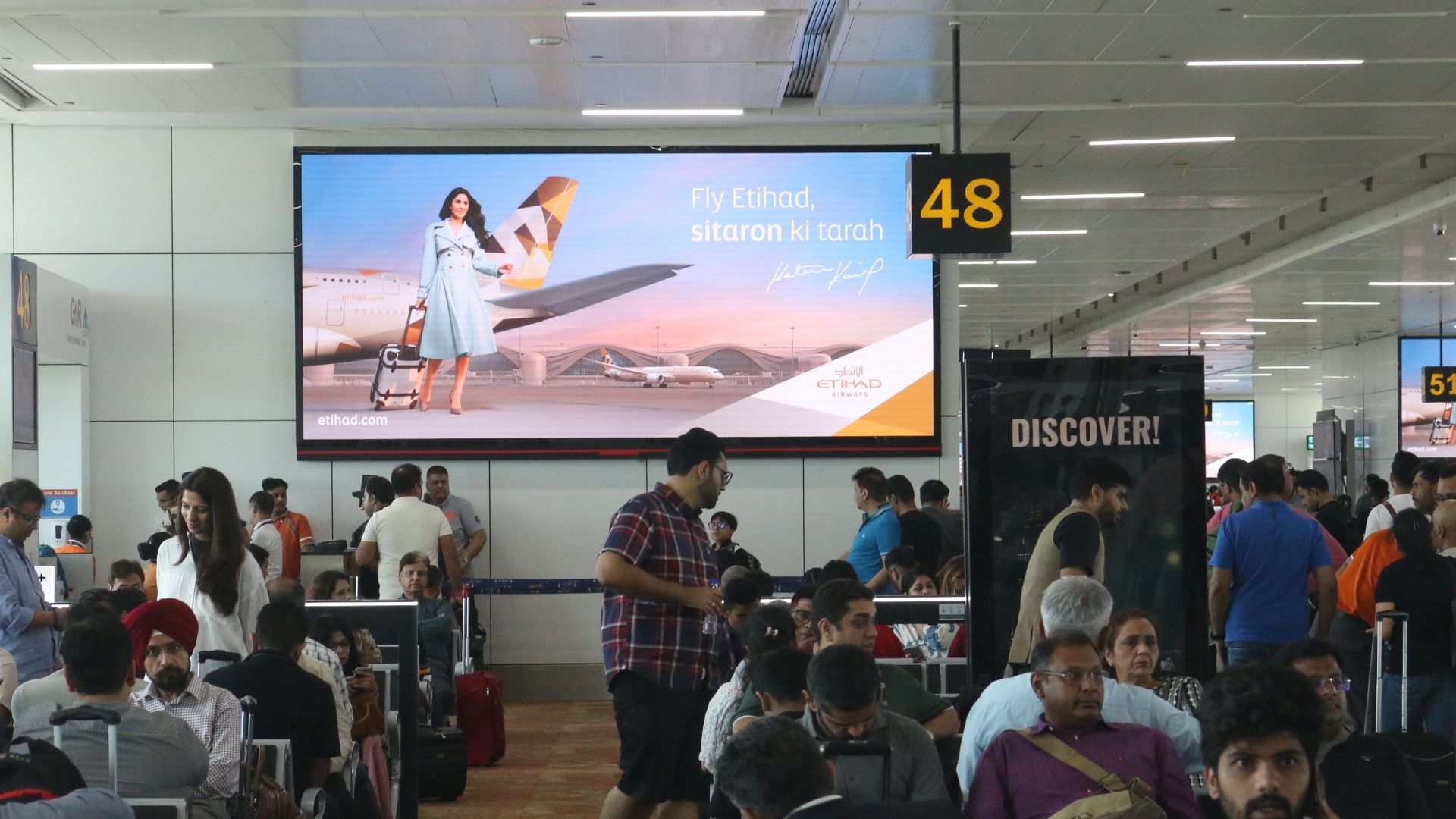 Etihad Presents their Flight Deals programmatically across DOOH Screens 